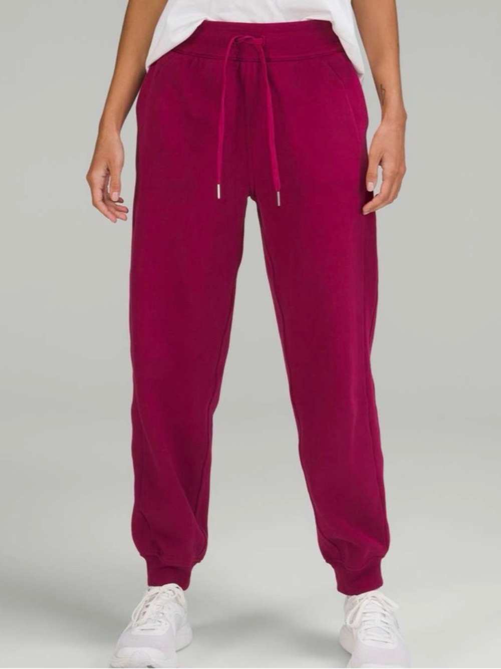 Lululemon Scuba Relaxed-Fit High-Rise Jogger
Pomegranate Size 6